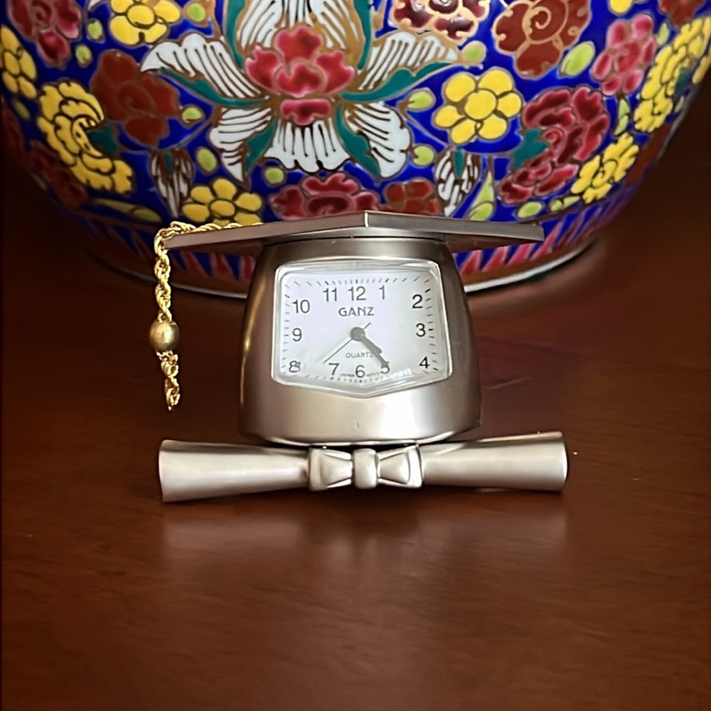 GANZ Silver Graduation Cap Clock